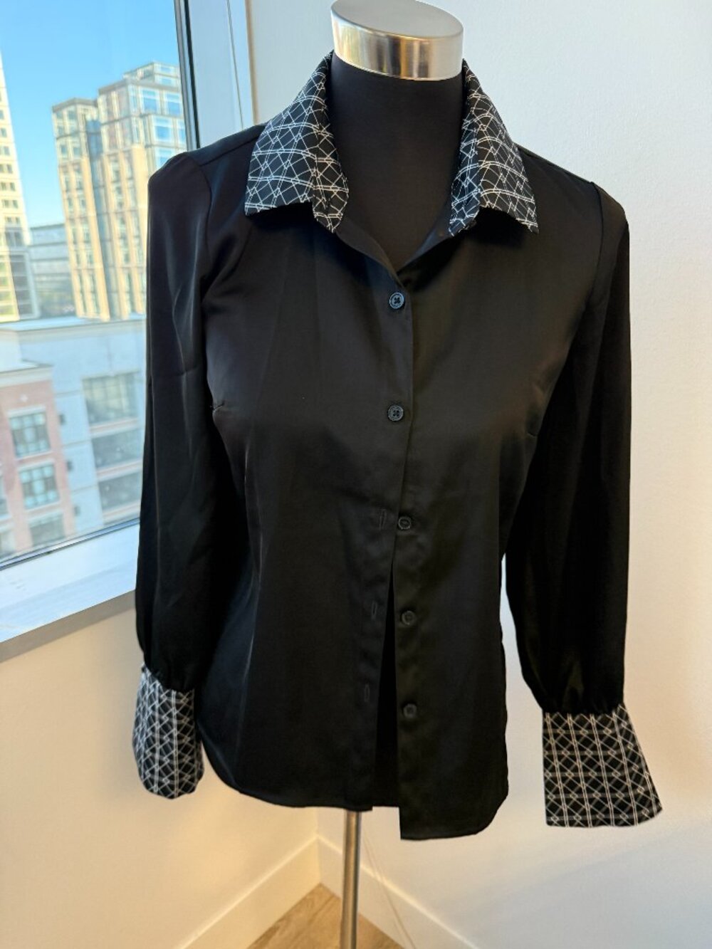 Halogen Nordstrom Black Satin Blouse Geometric Print Collar & Cuffs XS
